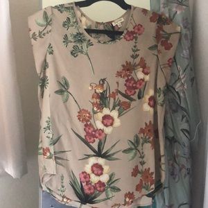 shortsleeve floral top